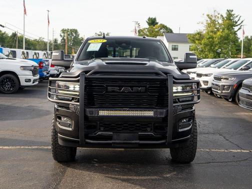 Diamond Black Crystal Pearlcoat 2023 RAM 2500 Limited Crew Cab 4x4 6'4' Box