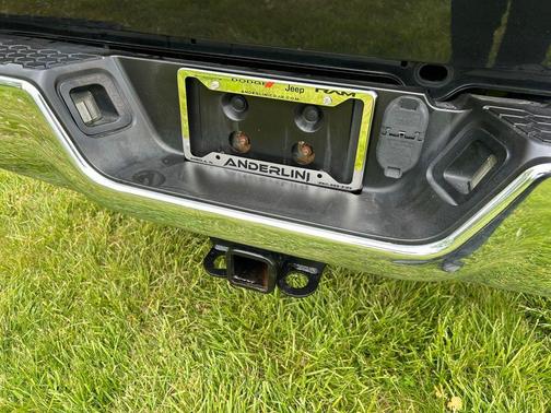 Brilliant Black Crystal Pearlcoat 2016 RAM 2500 Tradesman