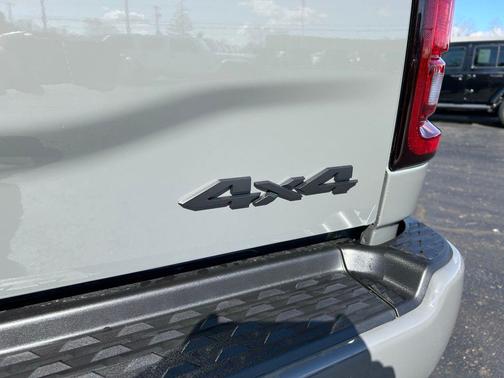 Ceramic Gray Clearcoat 2026 RAM 2500 Black Express Crew Cab 4x4 6'4' Box