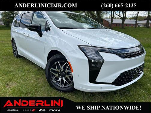 Bright White Clearcoat 2027 Chrysler Pacifica Limited