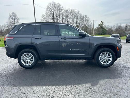 Baltic Gray Metallic Clearcoat 2026 Jeep Grand Cherokee Altitude