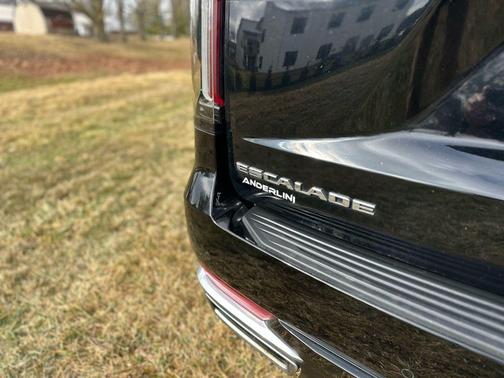 2022 Cadillac Escalade Premium Luxury