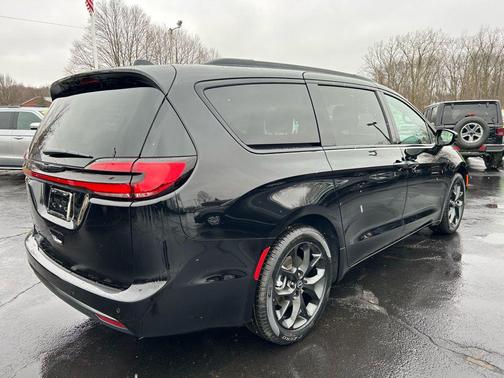 2026 Chrysler Pacifica L