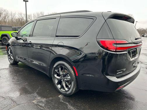 2026 Chrysler Pacifica L