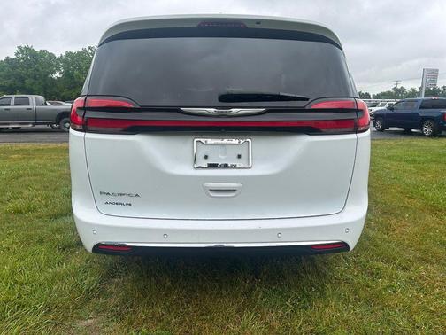 Bright White Clearcoat 2023 Chrysler Pacifica Touring L
