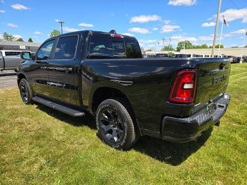 Diamond Black Crystal Pearlcoat 2026 RAM 1500 Express