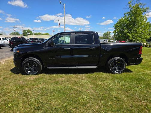 Diamond Black Crystal Pearlcoat 2026 RAM 1500 Express