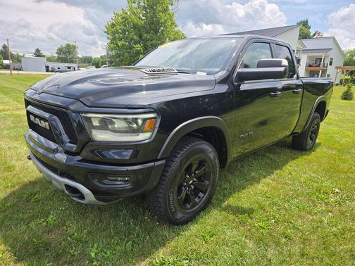 Diamond Black Crystal Pearlcoat 2019 RAM 1500 Rebel