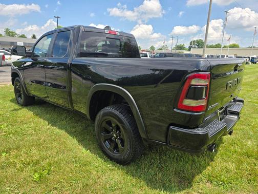 Diamond Black Crystal Pearlcoat 2019 RAM 1500 Rebel