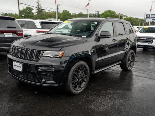 Diamond Black Crystal Pearlcoat 2021 Jeep Grand Cherokee Laredo