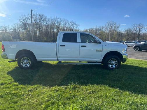 Bright White Clearcoat 2018 RAM 3500 Tradesman Crew Cab 4x4 8' Box