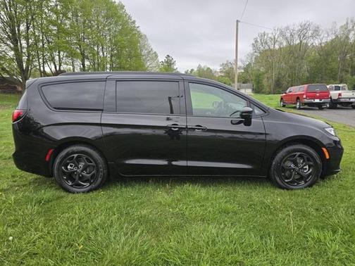 2025 Chrysler Pacifica Hybrid Premium S Appearance Pkg