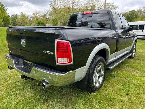 Brilliant Black Crystal Pearlcoat 2016 RAM 1500 Laramie