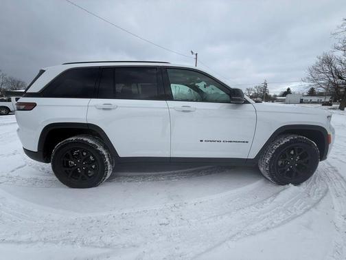 2026 Jeep Grand Cherokee Altitude