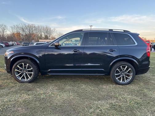 2017 Volvo XC90 T6 Momentum