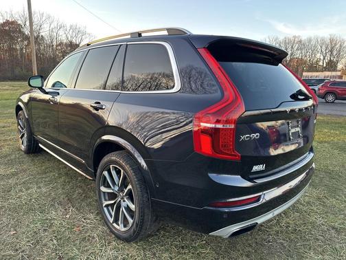 2017 Volvo XC90 T6 Momentum