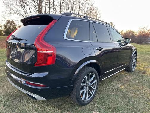 2017 Volvo XC90 T6 Momentum