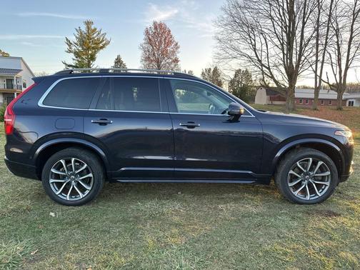 2017 Volvo XC90 T6 Momentum