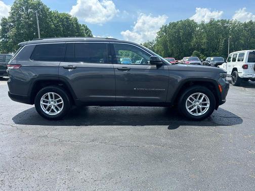 Baltic Gray Metallic Clearcoat 2023 Jeep Grand Cherokee L Laredo