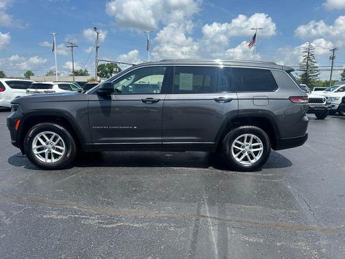 Baltic Gray Metallic Clearcoat 2023 Jeep Grand Cherokee L Laredo