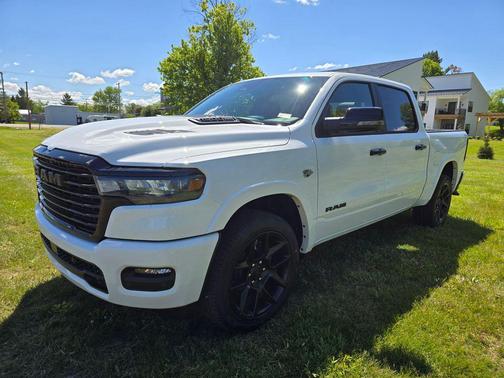 Bright White Clearcoat 2026 RAM 1500 Laramie