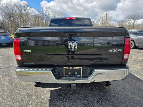 Brilliant Black Crystal Pearlcoat 2011 Dodge Ram 1500 SLT