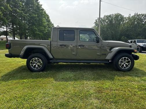 2025 Jeep Gladiator Sport S