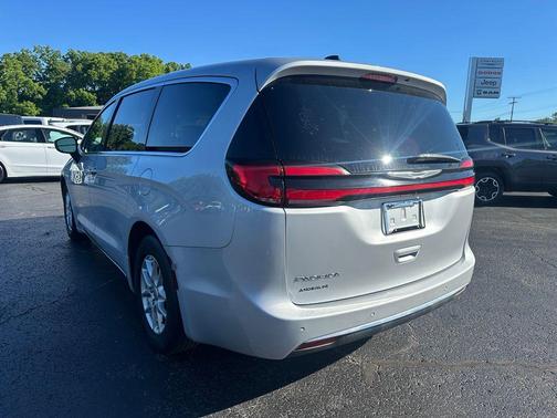 Silver Mist Clearcoat 2023 Chrysler Pacifica Touring L