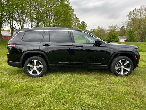 Diamond Black Crystal Pearlcoat 2023 Jeep Grand Cherokee L Limited
