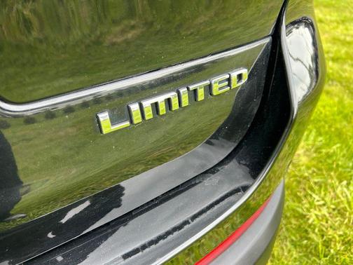 Diamond Black Crystal Pearlcoat 2023 Jeep Grand Cherokee L Limited