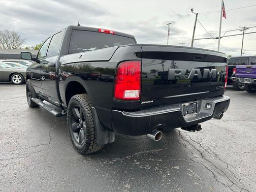 Diamond Black Crystal Pearlcoat 2019 RAM 1500 Express