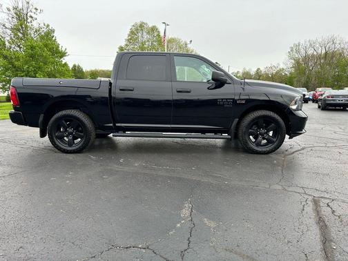 Diamond Black Crystal Pearlcoat 2019 RAM 1500 Express