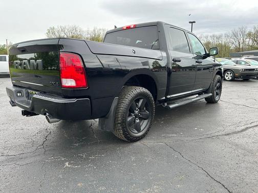 Diamond Black Crystal Pearlcoat 2019 RAM 1500 Express