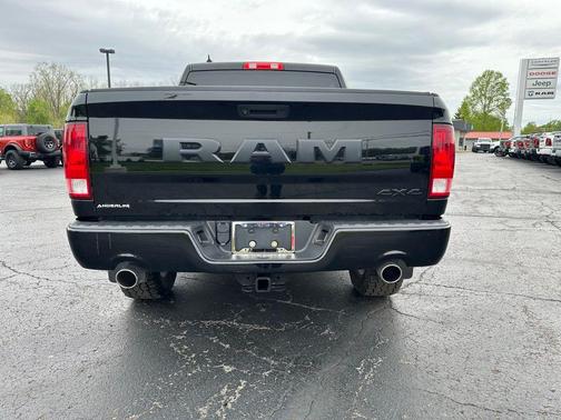Diamond Black Crystal Pearlcoat 2019 RAM 1500 Express