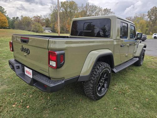 2025 Jeep Gladiator High Tide