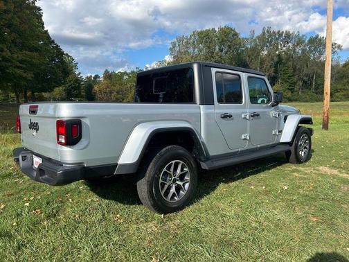 2024 Jeep Gladiator Sport S