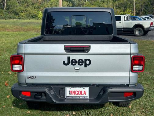 2024 Jeep Gladiator Sport S