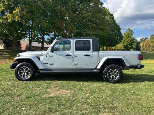 2024 Jeep Gladiator Sport S