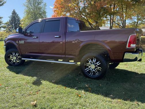 2018 RAM 2500 Laramie Crew Cab 4x4 6'4' Box