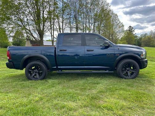 Patriot Blue Pearlcoat 2023 RAM 1500 Classic SLT