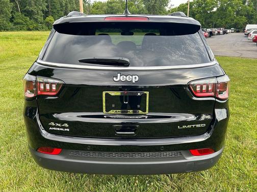 Diamond Black Crystal Pearlcoat 2026 Jeep Compass Limited