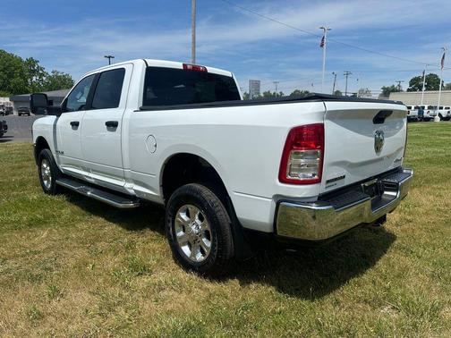 Bright White Clearcoat 2024 RAM 2500 Big Horn Crew Cab 4x4 6'4' Box