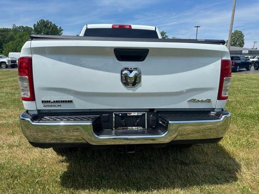Bright White Clearcoat 2024 RAM 2500 Big Horn Crew Cab 4x4 6'4' Box