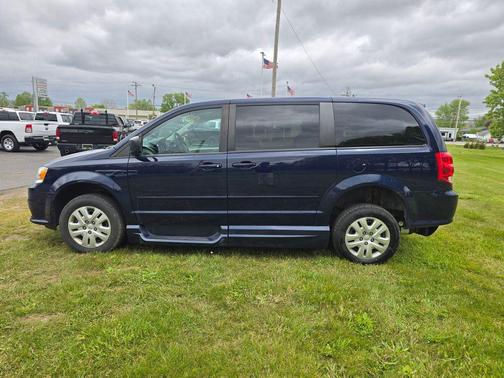 True Blue Pearlcoat 2016 Dodge Grand Caravan AVP/SE