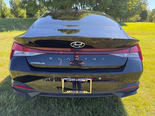Phantom Black 2021 Hyundai ELANTRA SEL