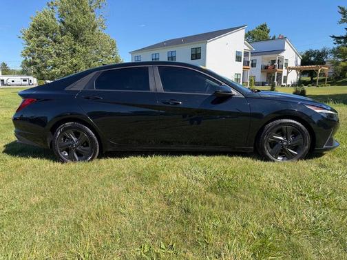 Phantom Black 2021 Hyundai ELANTRA SEL