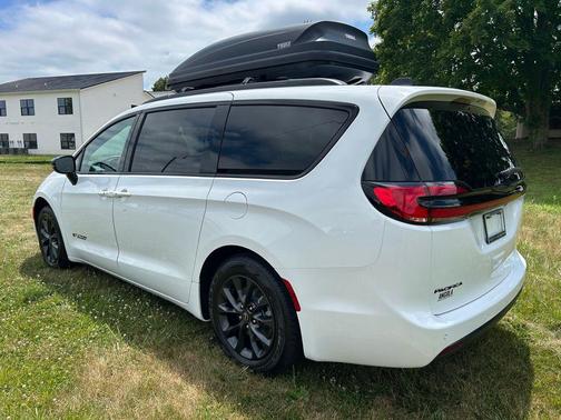 2025 Chrysler Pacifica L