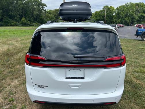 2025 Chrysler Pacifica L