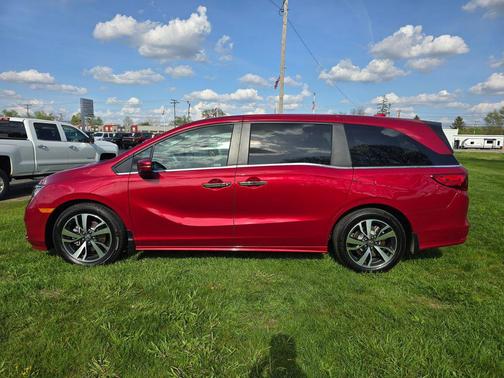 Radiant Red Metallic II 2024 Honda Odyssey Touring