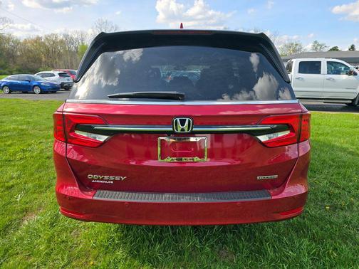 Radiant Red Metallic II 2024 Honda Odyssey Touring
